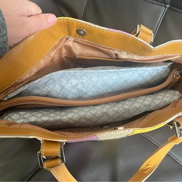 Brand new bag from Relic.
Has comfy straps and center divider. - Picture 3 of 3